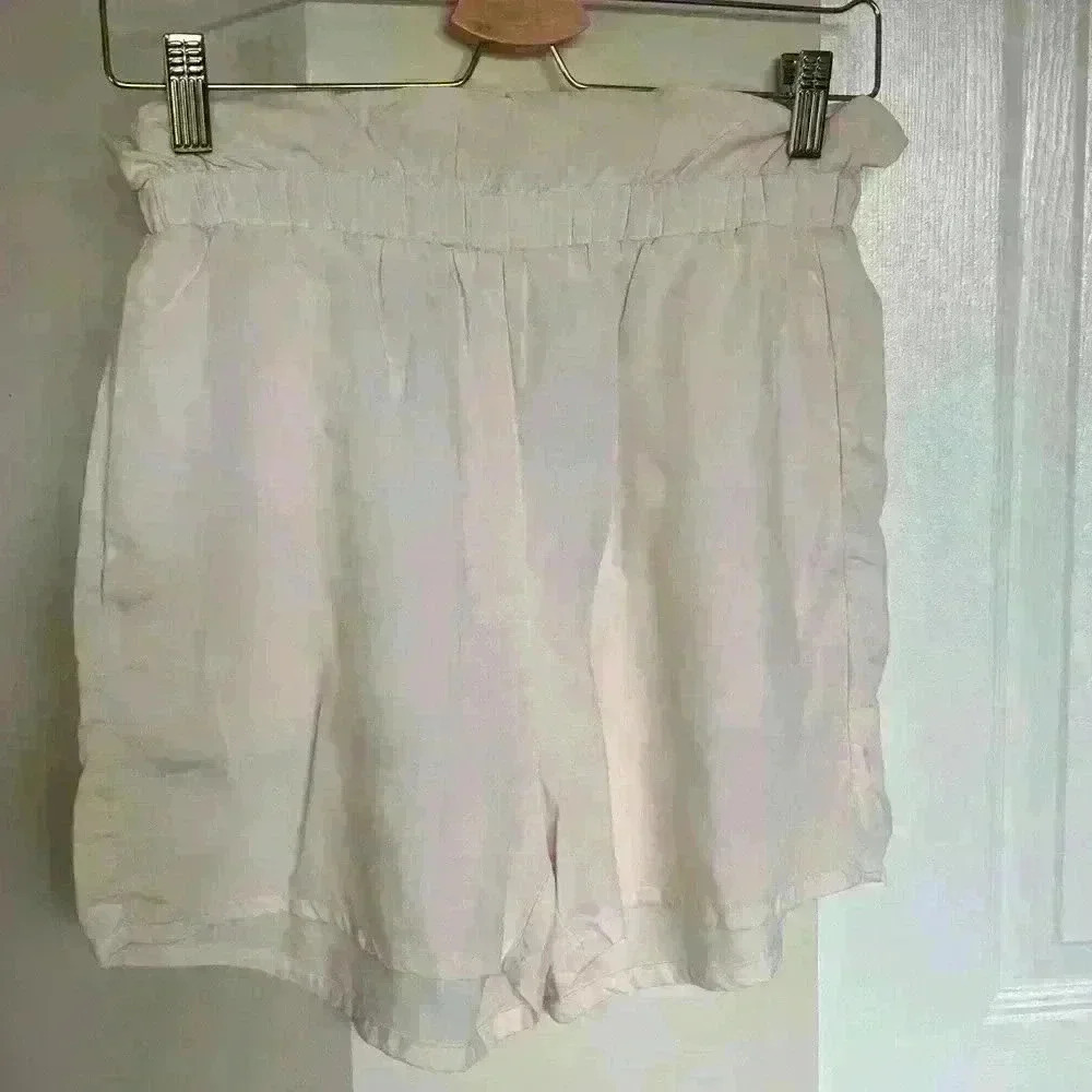 H&M cream shorts